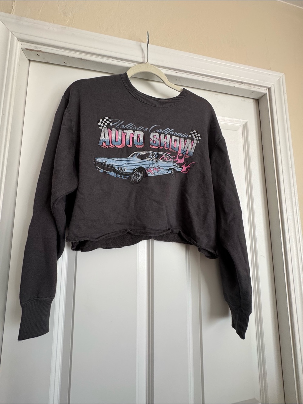 Hollister Medium Grey Gray Cropped Graphic Auto Show Flames Car Sweatshirt